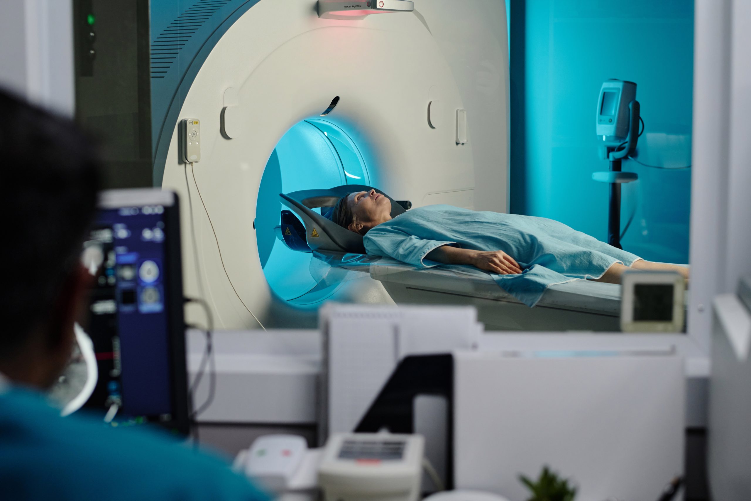 MRI vs PET Scan: Understanding the Key Differences 1 MRI vs PET Scan: Understanding the Key Differences