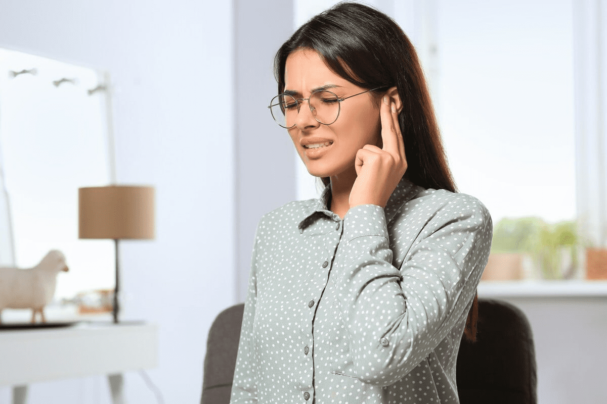 Earache Itchy: Symptoms of an Ear Infection 3 Earache Itchy: Symptoms of an Ear Infection