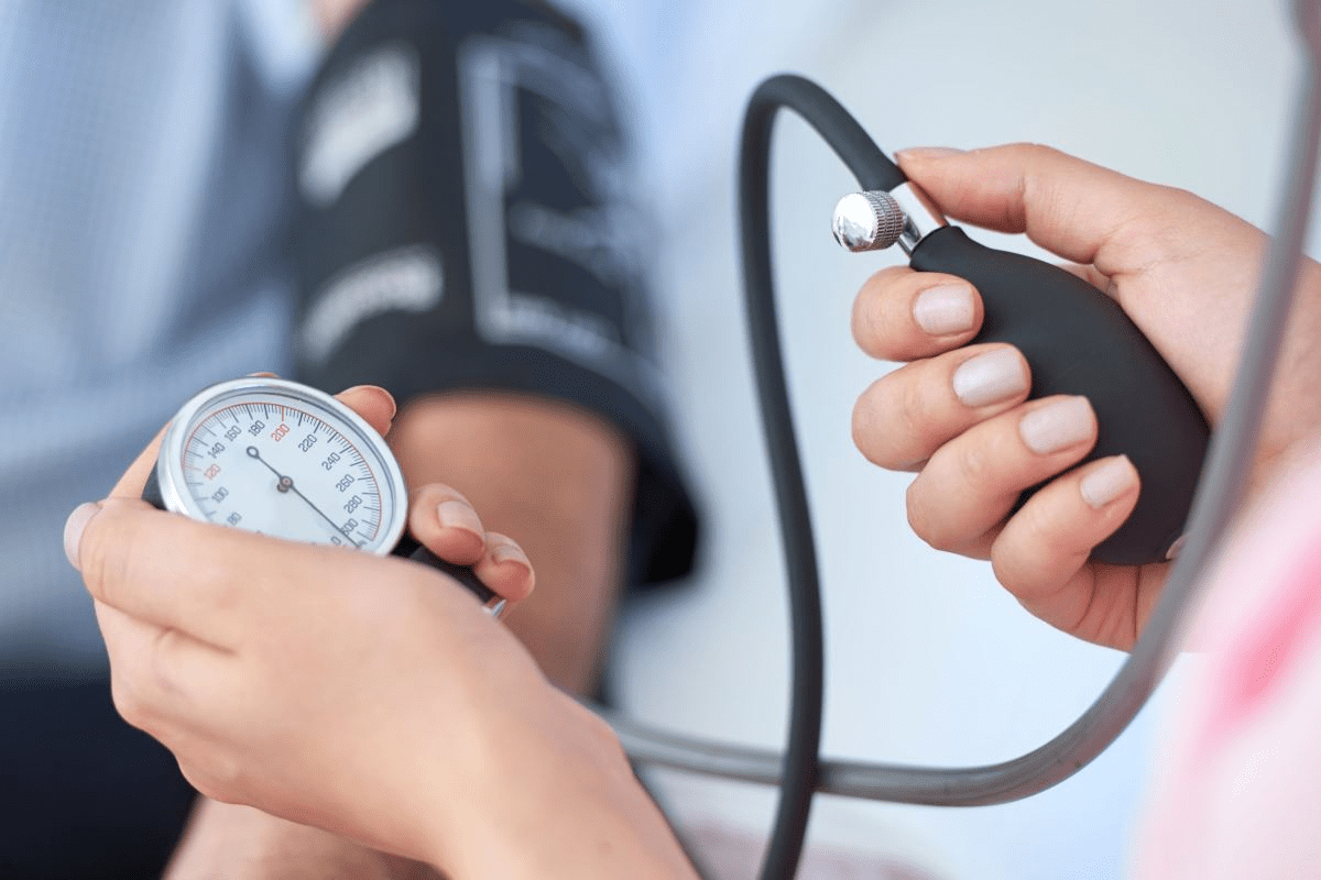 What Causes Blood Pressure to Rise Quickly? - Liv Hospital