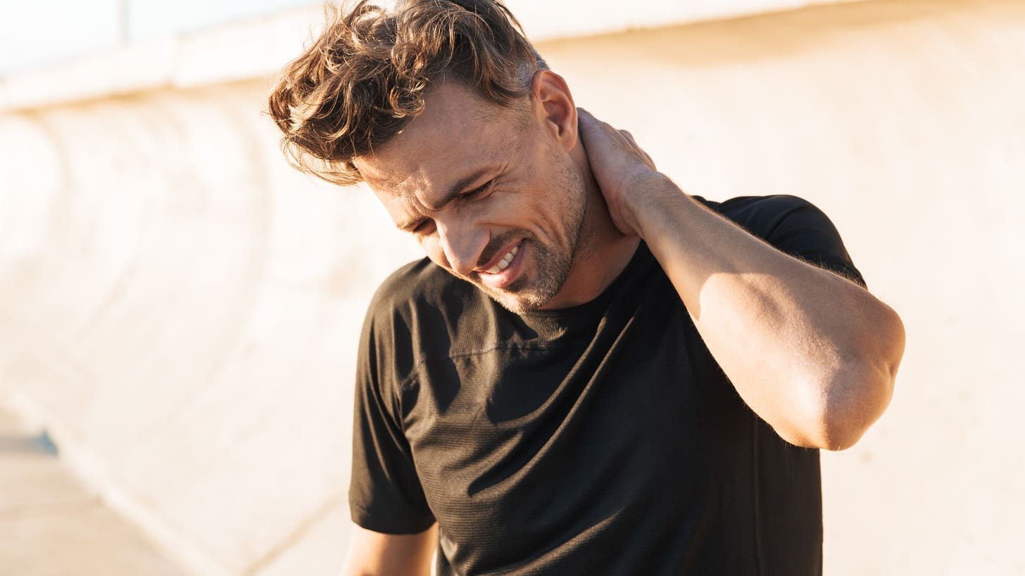 7 Causes of Discomfort in Chest and Upper Back You Should Know 1 neck pain 2 LIV Hospital