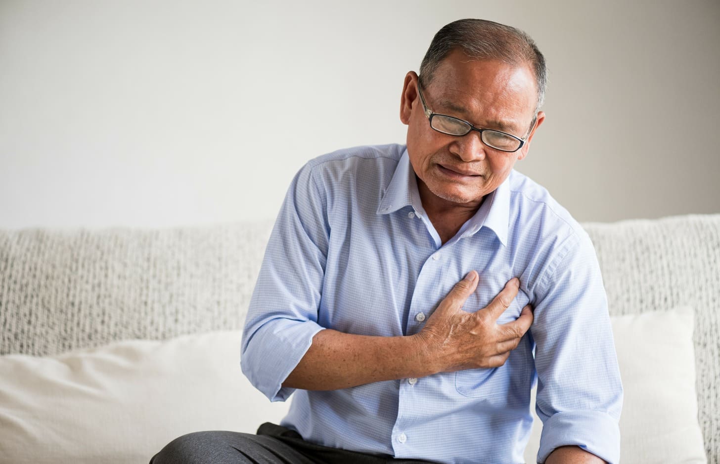 How to Respond If You or Someone Is Having a Heart Attack: Essential Steps 1 How to Respond If You or Someone Is Having a Heart Attack: Essential Steps
