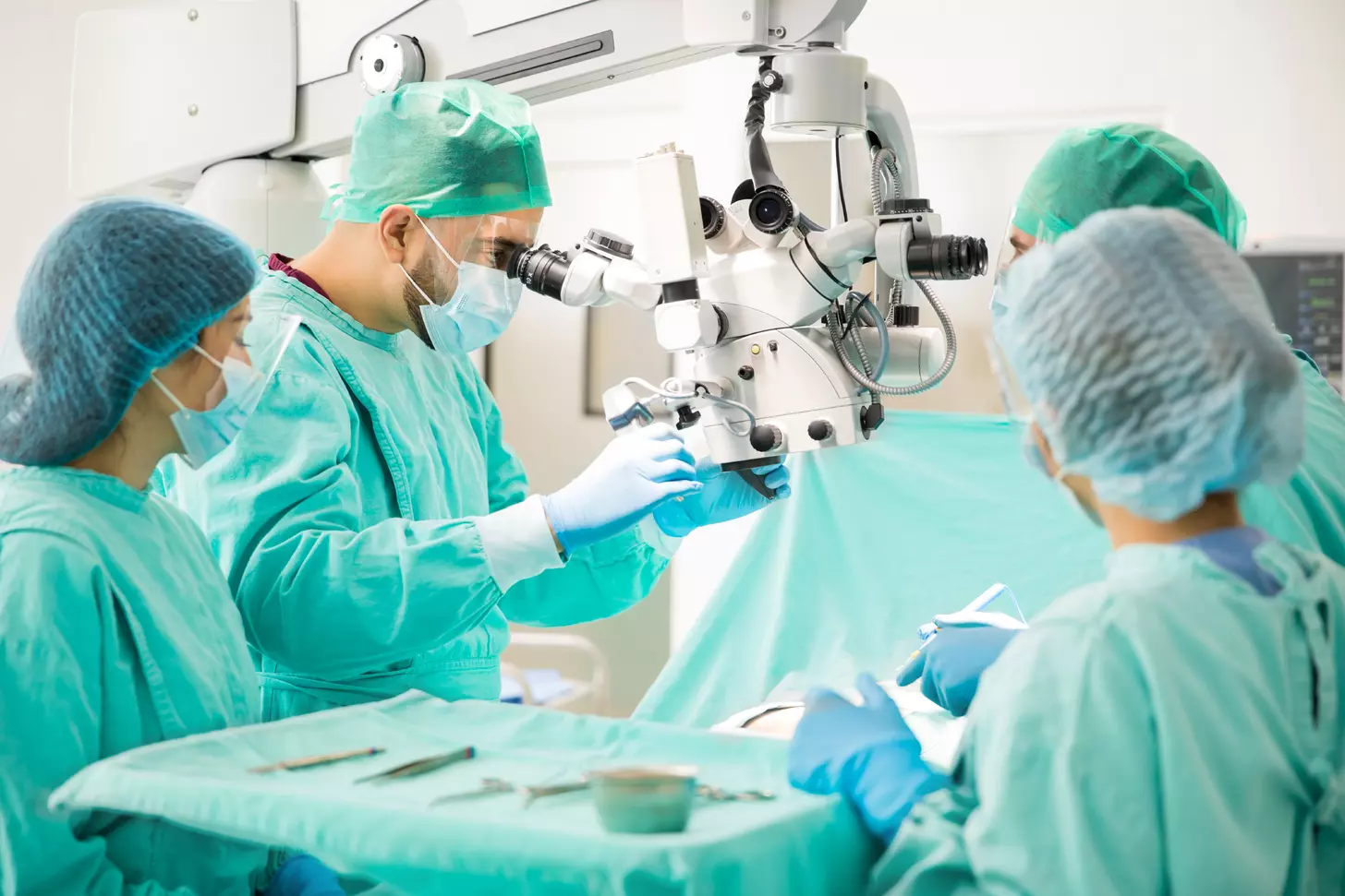 Da Vinci Robotic Hysterectomy: 7 Key Benefits and What to Expect