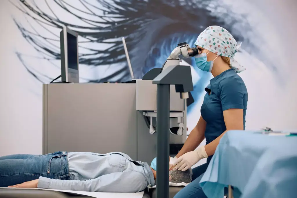  Robotic Hysterectomy 