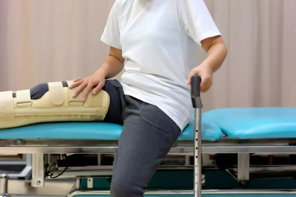 Right Cane for Post-Knee Replacement Support