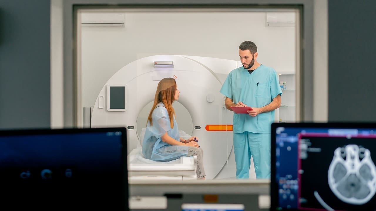How Does MRI Show Brain Activity and What Can fMRI Reveal in Psychology? 1 How Does MRI Show Brain Activity and What Can fMRI Reveal in Psychology?