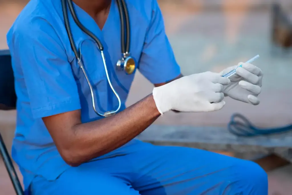 A high-quality, detailed illustration of the key factors affecting the recovery time for ACL reconstruction surgery. A crisp, well-lit scene depicts a medical diagram overlaying a human knee joint, with various textual labels and icons highlighting important recovery variables such as surgical technique, physical therapy, patient age, overall health, and adherence to rehabilitation. The scene is presented in a clean, scientific style with a neutral color palette, conveying an informative, educational tone suitable for a medical article.