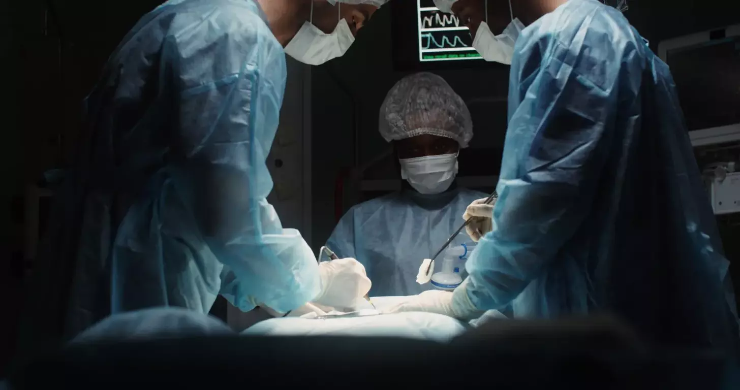 Laparoscopic vs Robotic Surgery: 7 Key Differences and Benefits