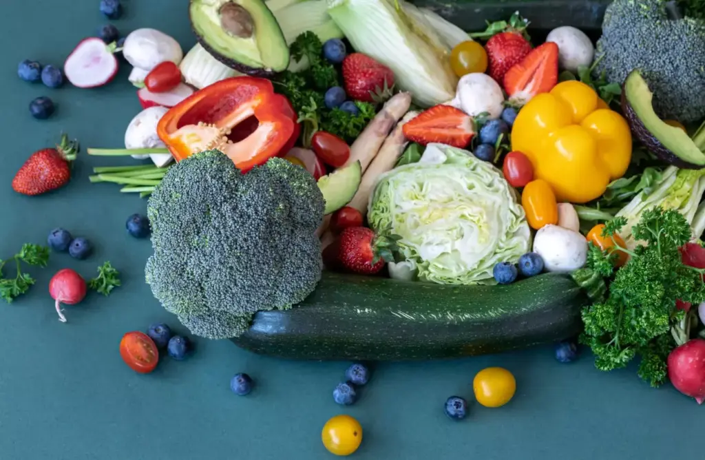 A bountiful still life showcasing a variety of vibrant, nutrient-rich foods on a rustic wooden table. In the foreground, a lush array of fresh produce, including leafy greens, colorful berries, and wholesome grains. In the middle ground, a glass pitcher filled with a rejuvenating smoothie, accompanied by a steaming bowl of hearty whole-grain cereal. The background features a softly-lit window, allowing natural light to bathe the scene in a warm, healing glow. The overall composition conveys a sense of nourishment, vitality, and the restorative power of a balanced, post-surgical diet.