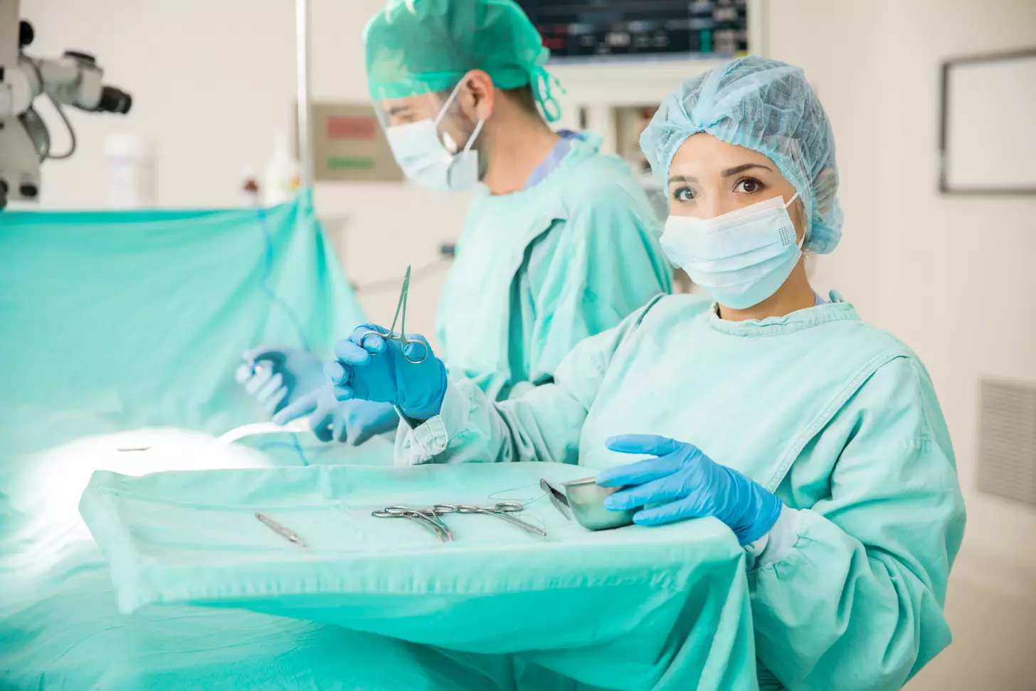 Hysterectomy Surgery Time: 7 Key Facts on Procedure Length & Safety