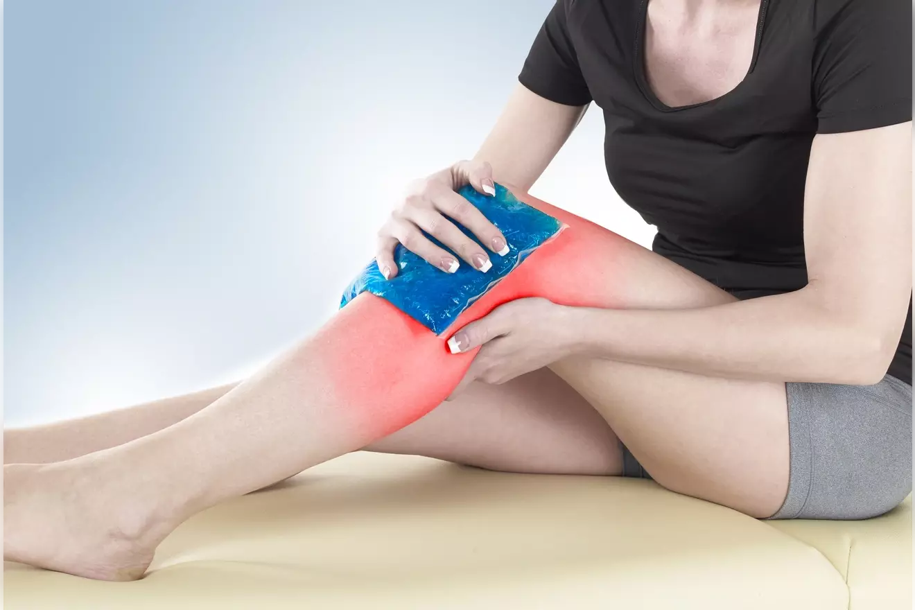 How to Ice and Elevate Your Knee After Replacement Surgery: Timeline and Tips