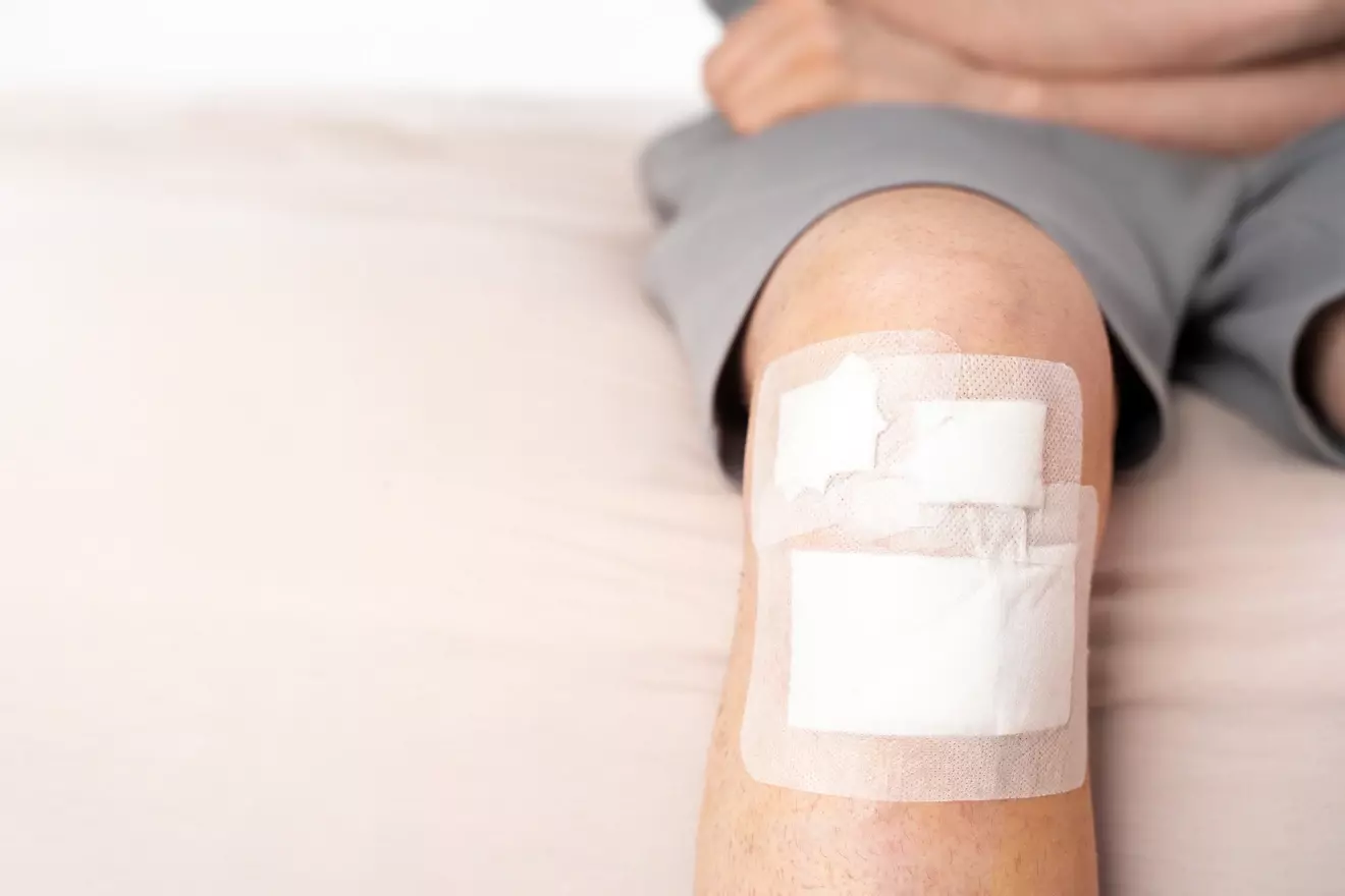 How to Reduce Swelling After Knee Replacement: Effective Steps & What Not to Do