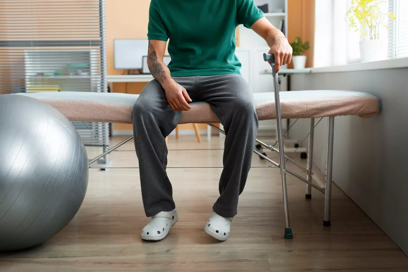 What Movements Are Safe After Knee Replacement? Kneeling, Crossing Legs, and More Answered