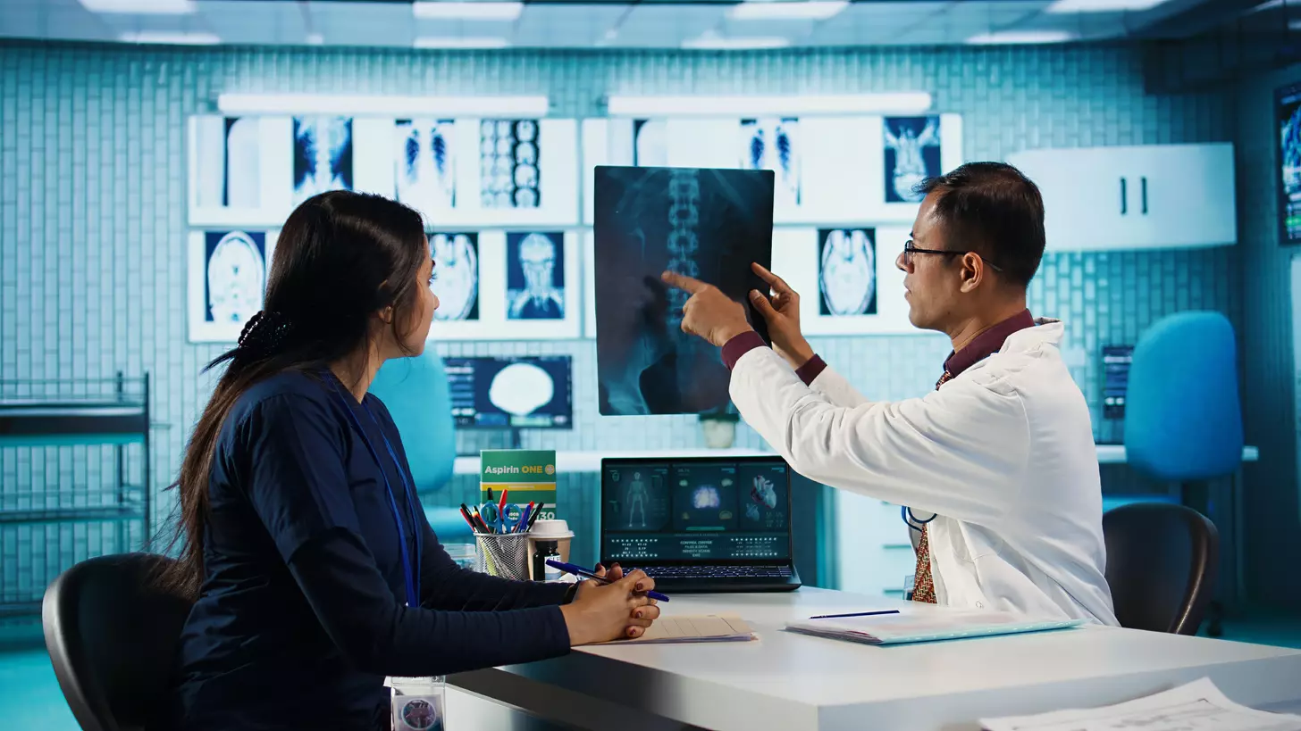 Da Vinci Robotic Surgery Pros and Cons: 9 Key Facts You Need to Know