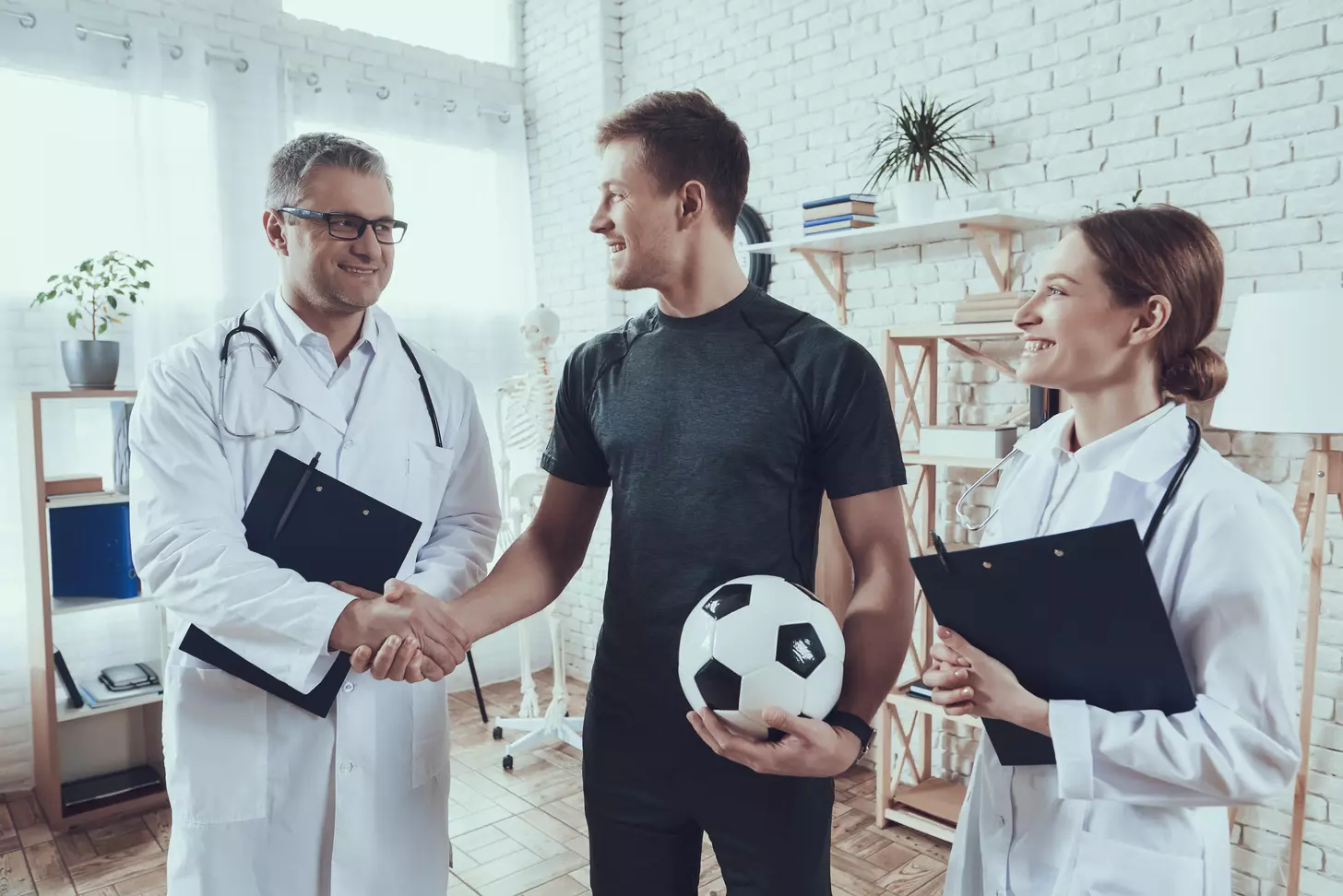 7 Types of Sports Doctors Explained: Roles, Degrees, and Expertise 1 7 Types of Sports Doctors Explained: Roles, Degrees, and Expertise