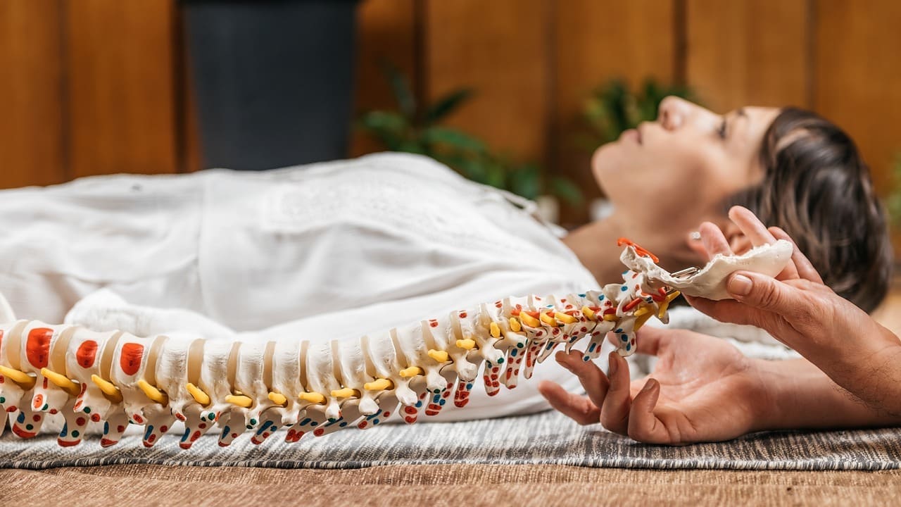 Lower Spinal Compression: 8 Signs, Symptoms, and Treatments You Need to Know