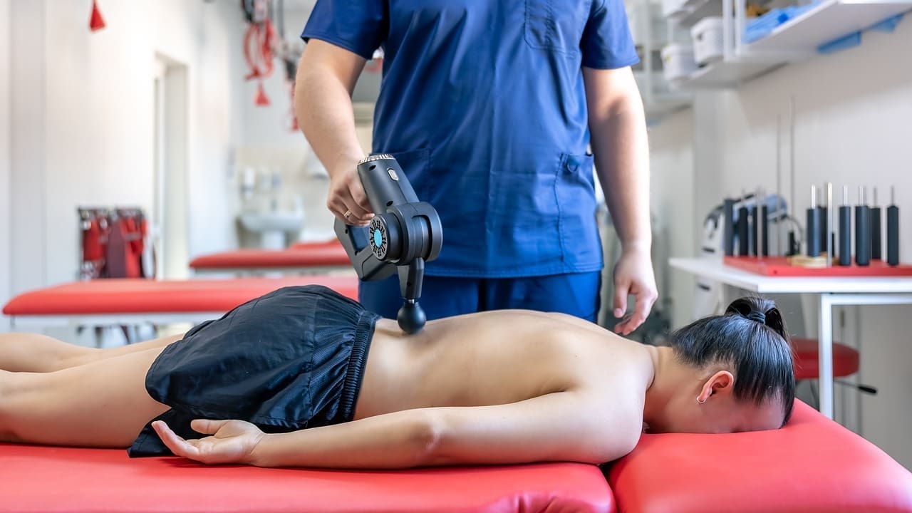 Spine Compression Treatment: 8 Key Signs, Symptoms, and Therapy Options