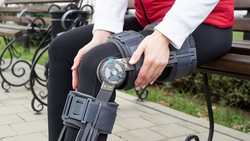 history of knee replacement