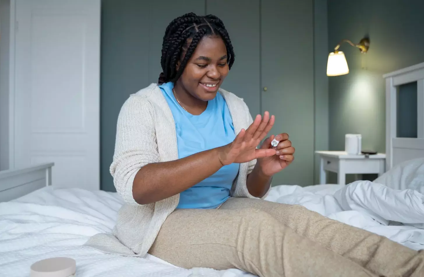 7 Things to Expect After Carpal Tunnel Release Surgery (Recovery & Pain)