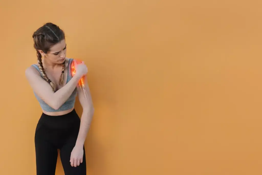 A detailed anatomical cross-section depicting the causes of joint inflammation. The foreground showcases the affected joint, with inflammation and swelling clearly visible in the surrounding tissues, tendons, and synovial fluid. The middle ground highlights the underlying factors, such as cartilage degeneration, bone spurs, and immune system responses. The background provides a clean, clinical setting with subtle grid patterns, conveying a sense of scientific study and medical understanding. Crisp lighting and a slightly muted color palette contribute to a thoughtful, educational atmosphere, inviting the viewer to explore the complexities of joint inflammation.