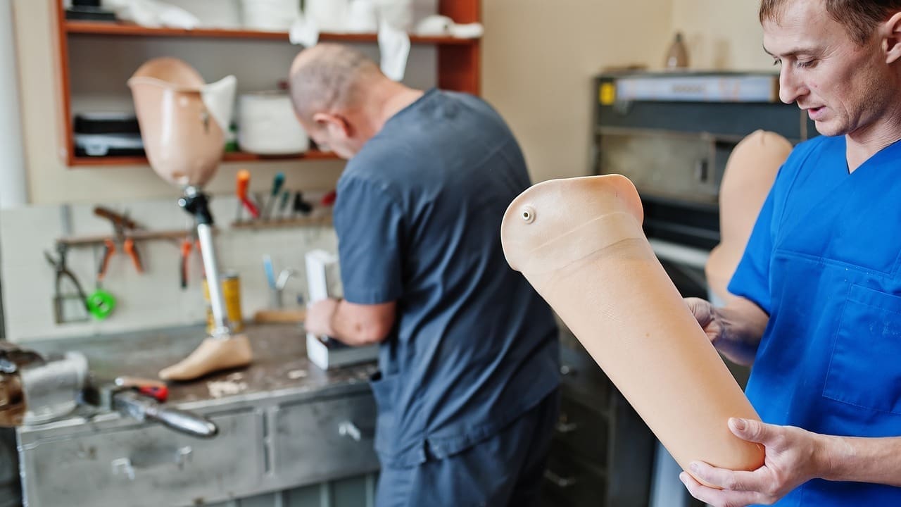 What is Rotator Cuff Debridement and How Does it Compare to Repair? 1 What is Rotator Cuff Debridement and How Does it Compare to Repair?