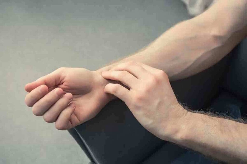 Blood Clot in Wrist: Symptoms and How Serious They Are 2 Blood Clot in Wrist: Symptoms and How Serious They Are