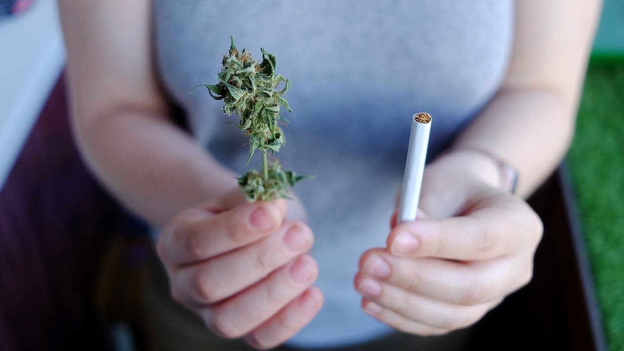 Cannabis Help: 12 Best Ways to Stop Smoking Weed Gradually and Naturally