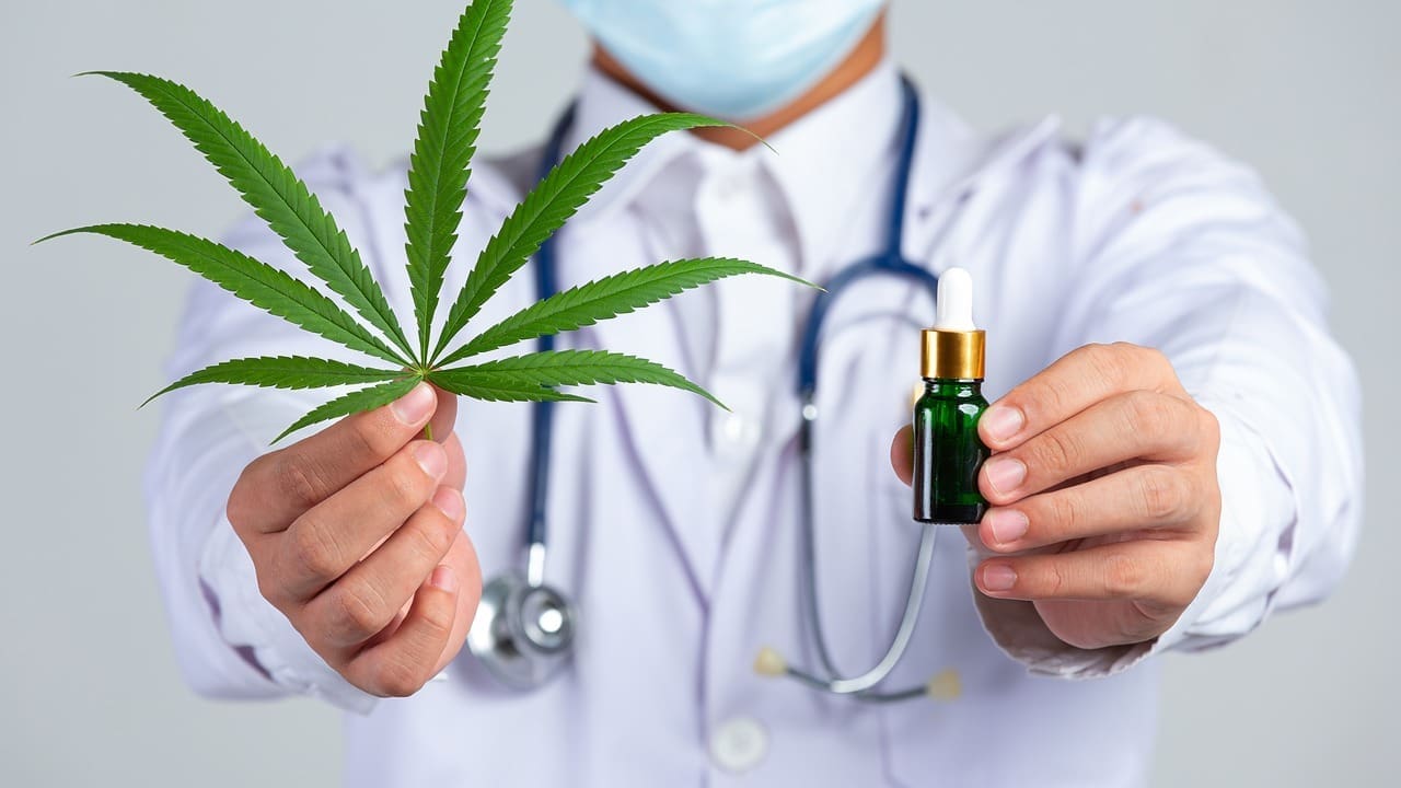 Cannabis Cures: 10 Key Medical Benefits and Common Side Effects Explained 1 Cannabis Cures: 10 Key Medical Benefits and Common Side Effects Explained