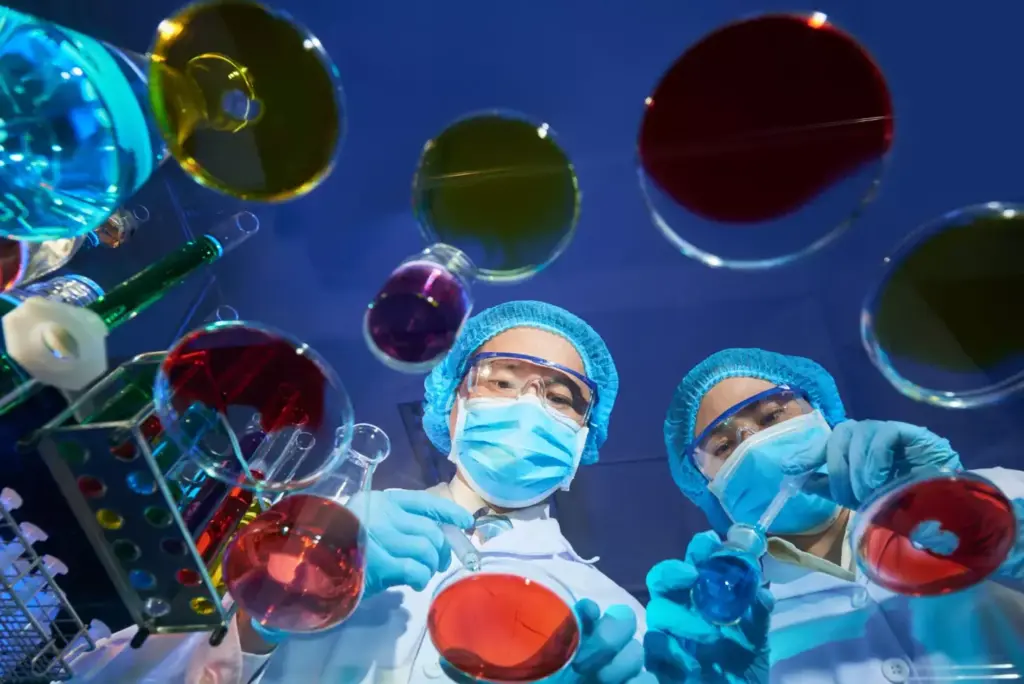 A clinical laboratory setting with an array of medical equipment and supplies. In the foreground, a glass beaker filled with a luminescent crimson liquid, symbolizing the chemotherapeutic agents used in ovarian cancer treatment. Surrounding it, neatly organized pill bottles, syringes, and vials, each meticulously labeled with their respective names and dosages. The middle ground features a microscope, medical charts, and a laptop displaying relevant data, conveying the scientific research and analysis involved in designing effective chemo regimens. The background is softly lit, with a sense of quiet contemplation, emphasizing the gravity and importance of this medical endeavor. The overall atmosphere is one of precision, care, and the unwavering commitment to addressing the complexities of ovarian cancer.