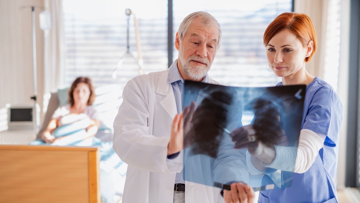 10 Natural Treatments for Lung Cancer: Remedies & Holistic Options