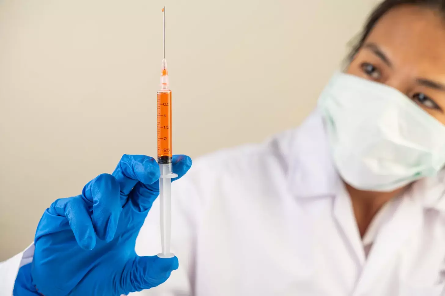 What Type of Needle Is Used for Chemotherapy and Bone Metastasis Treatment?