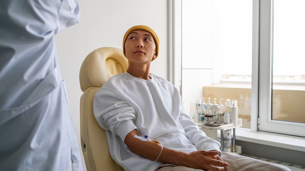 AML Chemotherapy: 7 Key Facts About Treatment, Drugs, and Side Effects