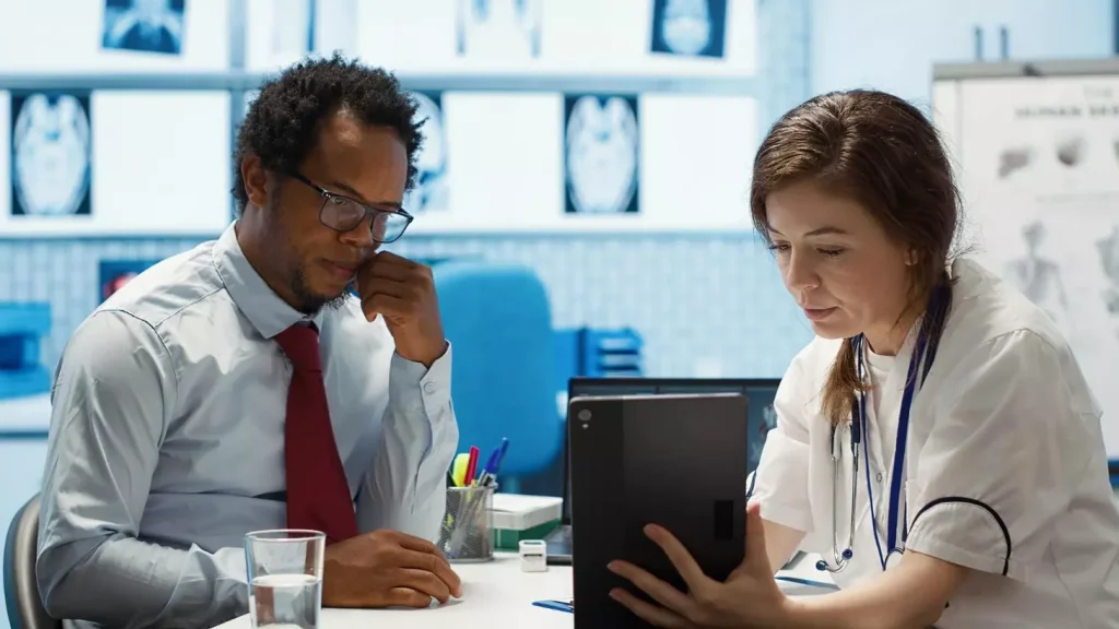 General practitioner presenting the test findings via scan interpretation General practitioner presenting the test findings via scan interpretation