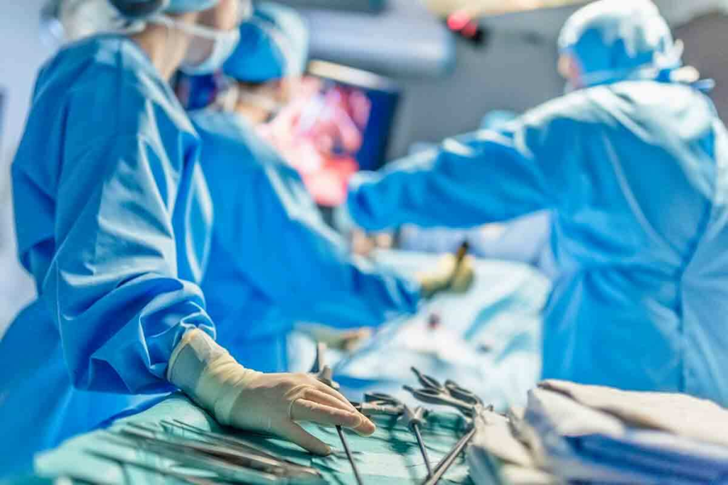 Brain Tumor Surgery: Options & What to Expect 3 Brain Tumor Surgery: Options & What to Expect