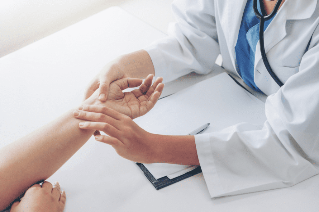 Sickle Cell Disease Symptoms "“ Treatment Options 3 Sickle Cell Disease Symptoms “ Treatment Options