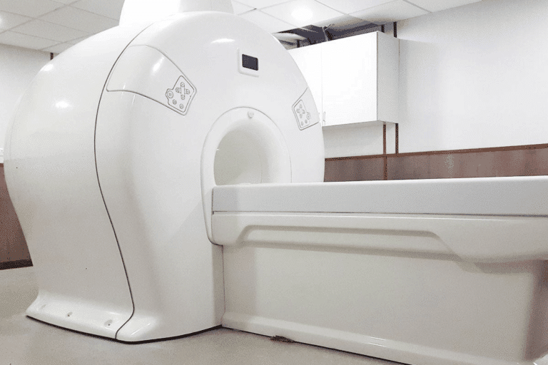 Can You Eat Before an MRI and What Helps With Claustrophobia