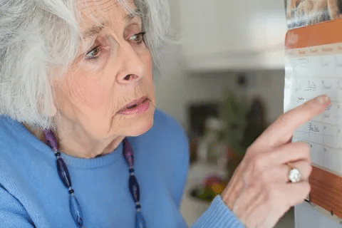 Alzheimer Signs: 7 Crucial Early Indicators Women Must Know