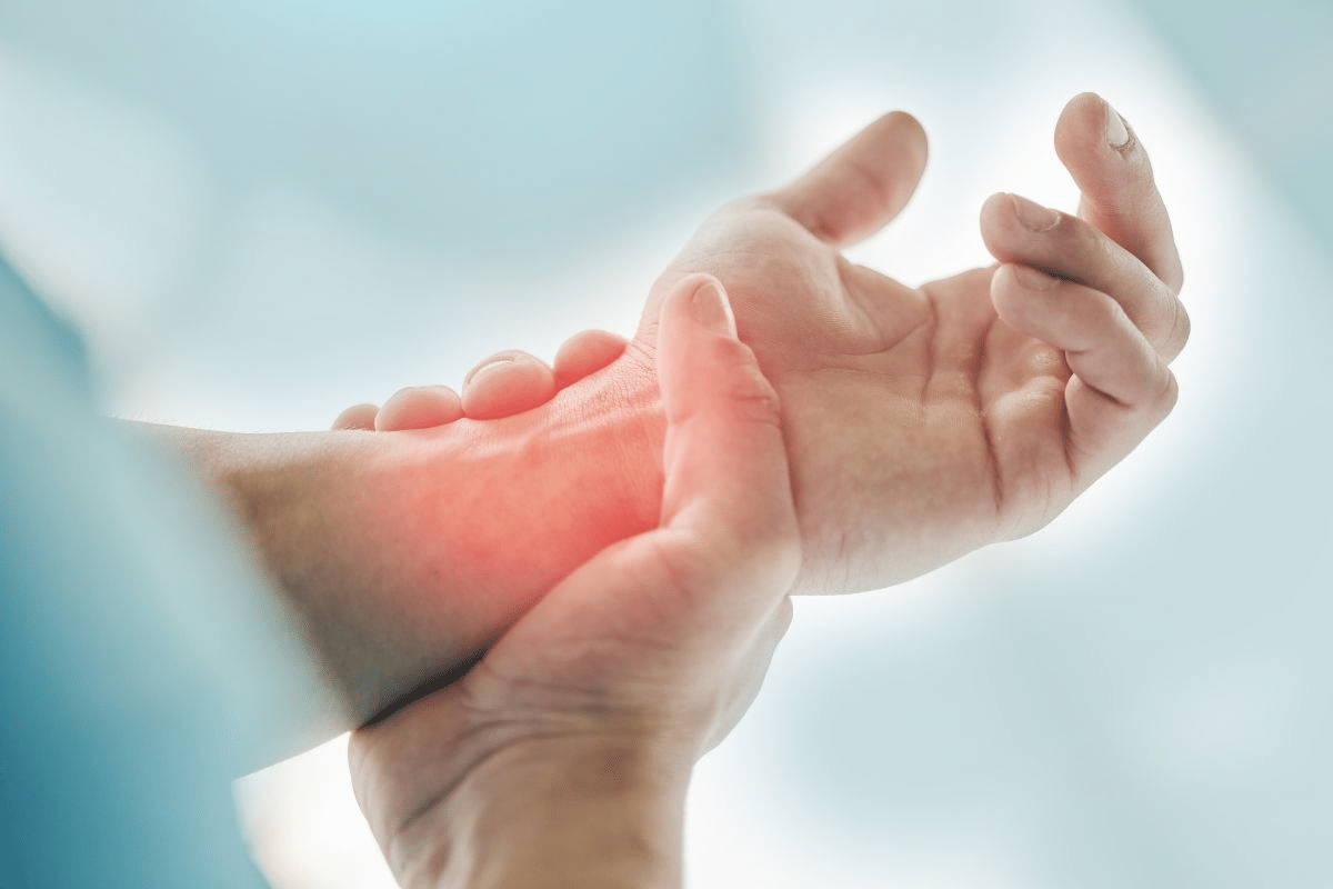 Fascinating Manage Rheumatoid Wrist Pain: Relief Steps