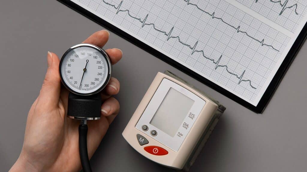 person using tensiometer blood pressure yt thumbnail 1280 720 LIV Hospital