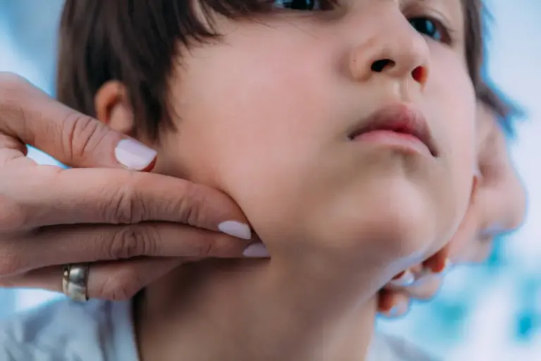 7 Key Signs of Graves Disease in Children: Symptoms and Diagnosis