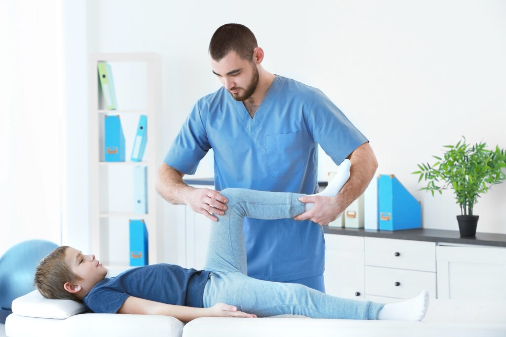 physiotherapist working with patient clinic LIV Hospital