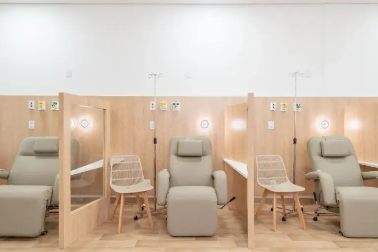 7 Signs of Fluid Overload: Symptoms and Complications