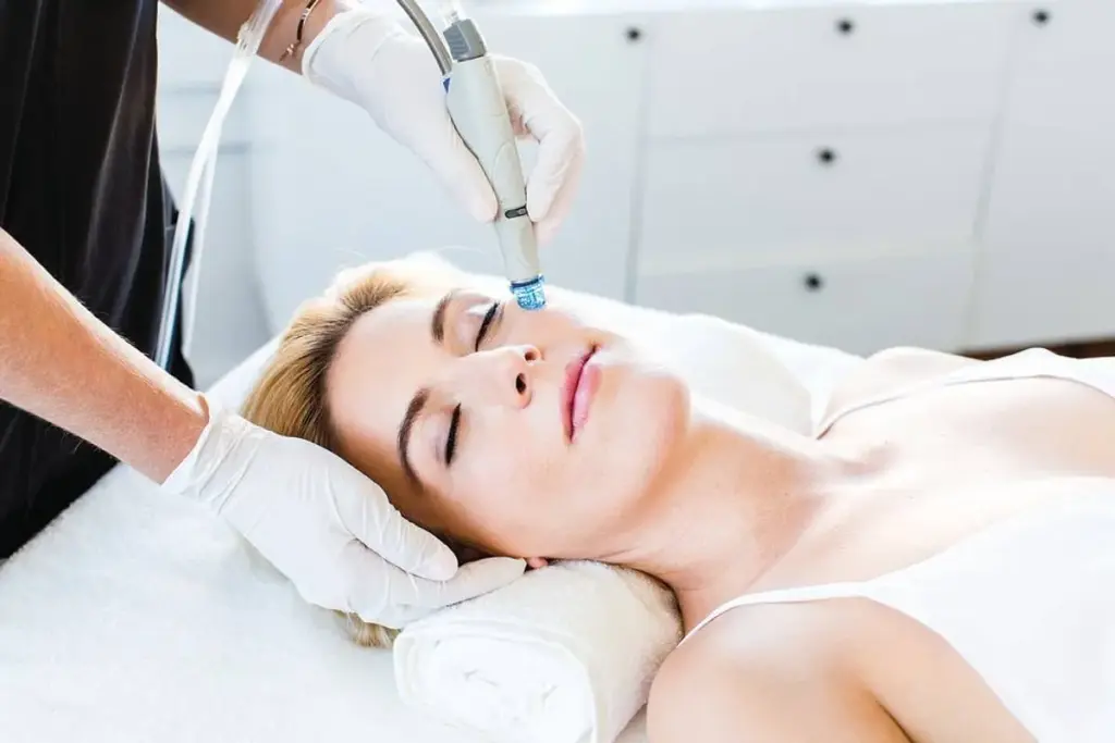 Complete Hydra Therapy Facial Vs Chemical Peel: Which To Get?