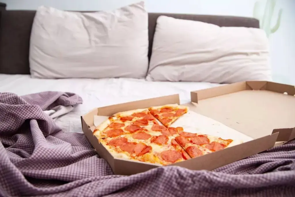 Eating Before Bed Health Effects: The Serious Drawbacks