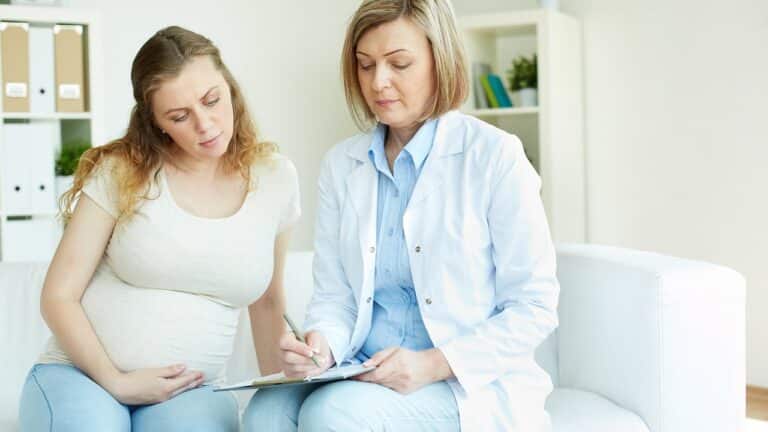 pregnant woman talking her doctor room yt thumbnail 1280 720 LIV Hospital