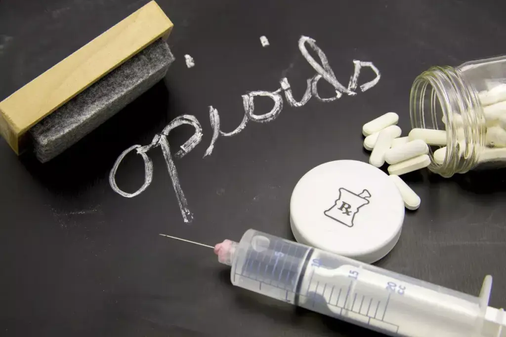 7 Key Signs of Opioid Withdrawal and Treatment Options