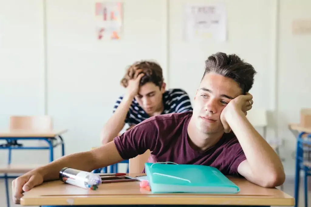 7 Key Signs of ADHD in Teenagers: Symptoms and Treatment