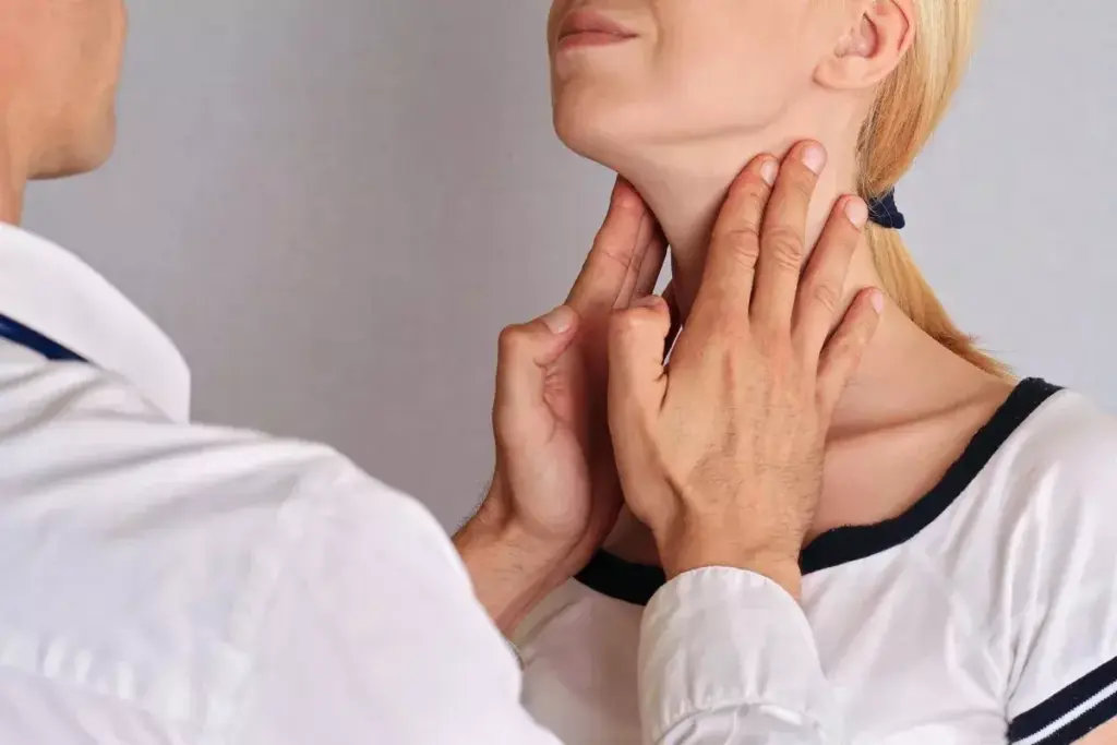 What Causes Thyroid Cysts and When Should You Worry? 2 What Causes Thyroid Cysts and When Should You Worry?