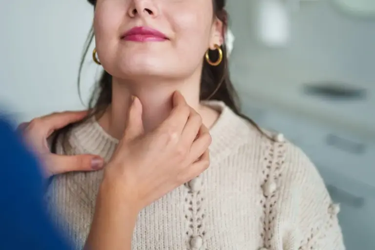 19 Signs of Thyroid Problems: Dizziness, Dry Skin & Itching