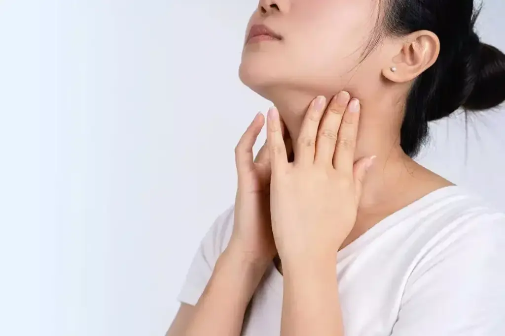 12 Common Thyroid Symptoms in Females: Recognize the Signs