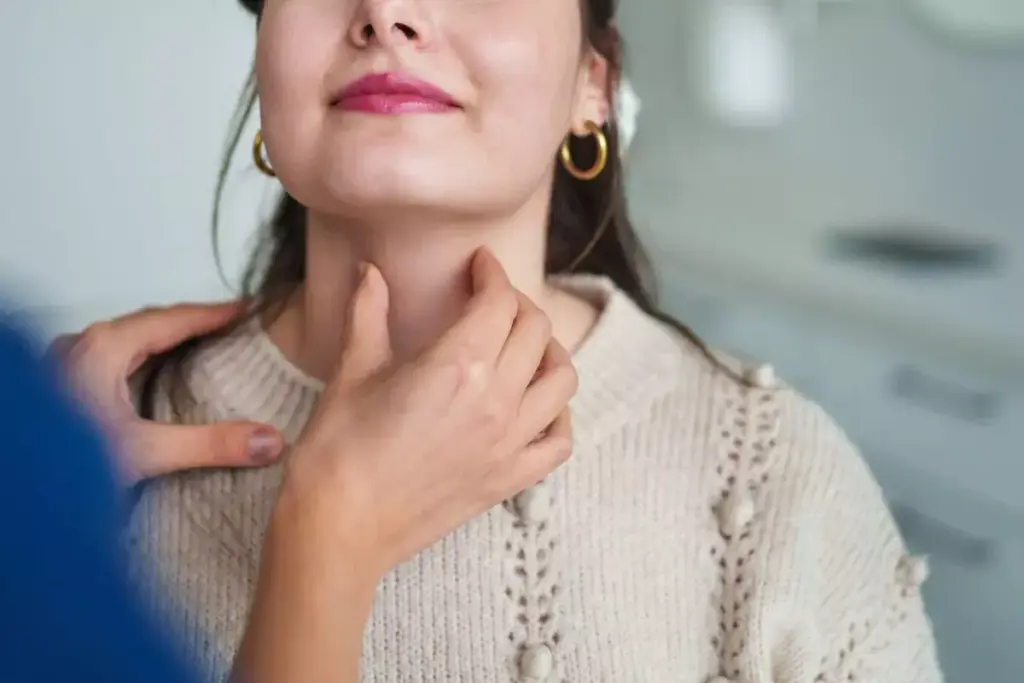 7 Hyperthyroidism Symptoms: Sweating, Palpitations & More